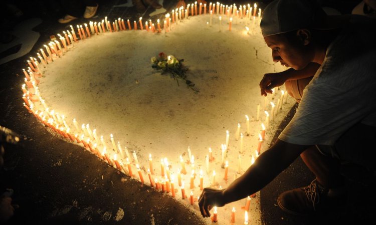 Homenagens e espera por análise de recursos para novo júri marcam os 10 anos do incêndio na Boate Kiss