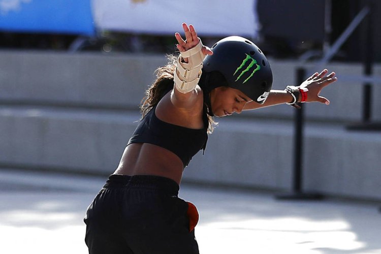 Aos 15 anos, Rayssa Leal é campeã mundial de skate street