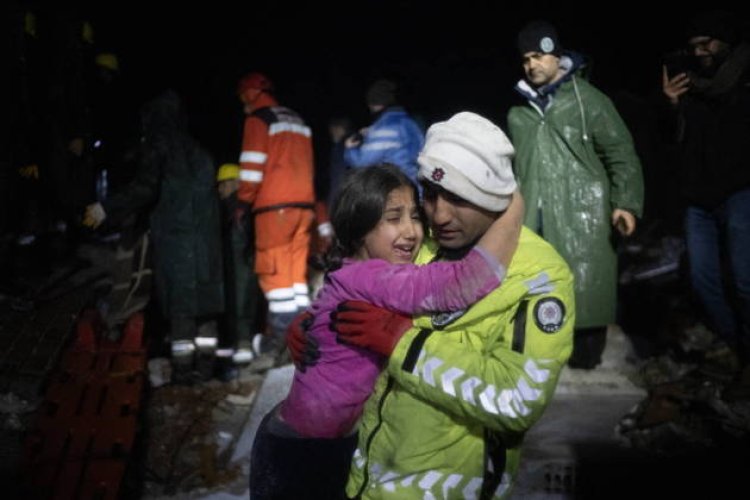 Número de mortos em terremoto na Turquia e na Síria passa de 7 mil