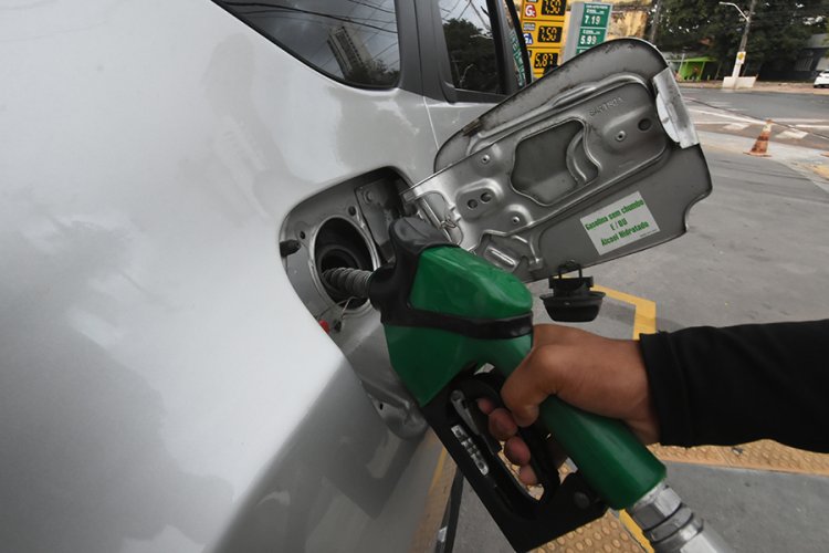 Gasolina: volta dos impostos está prevista para março, diz Receita