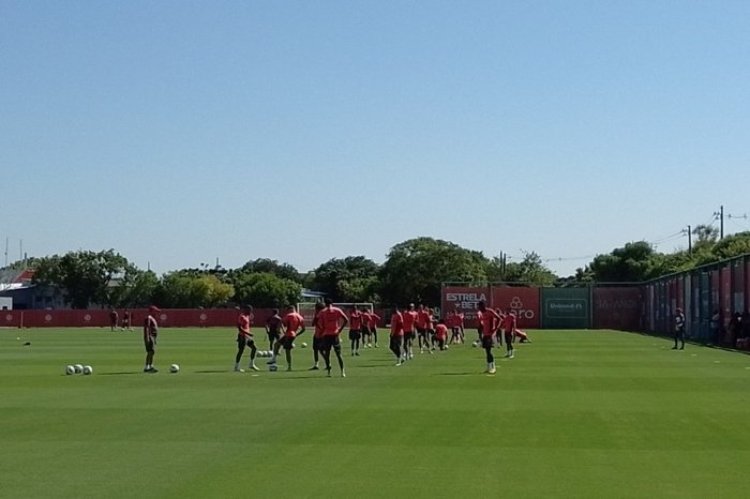 Mano Menezes fecha treino do Inter e mantém mistério para o clássico