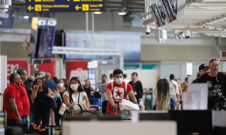 Anvisa desobriga uso de máscaras em aviões e aeroportos