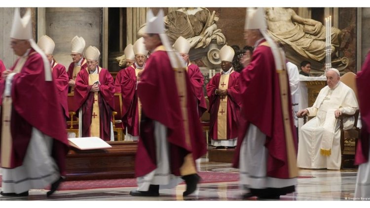 Papa ordena que cardeais passem a pagar aluguel no Vaticano