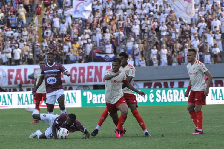 Caxias e Inter empatam em jogo marcado por pênalti perdido e gol contra