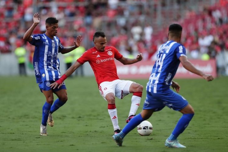 Renê tem lesão confirmada e desfalca o Inter contra o Caxias na semifinal do Gauchão