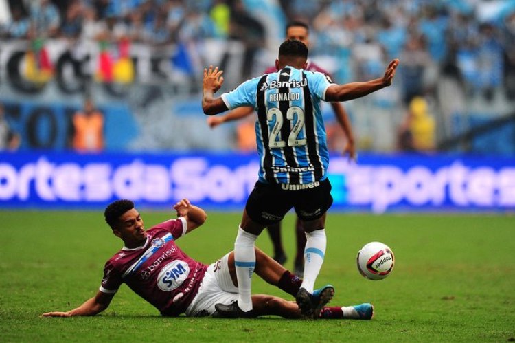 Com lesão de Reinaldo, Grêmio avalia possibilidade de contratar outro lateral