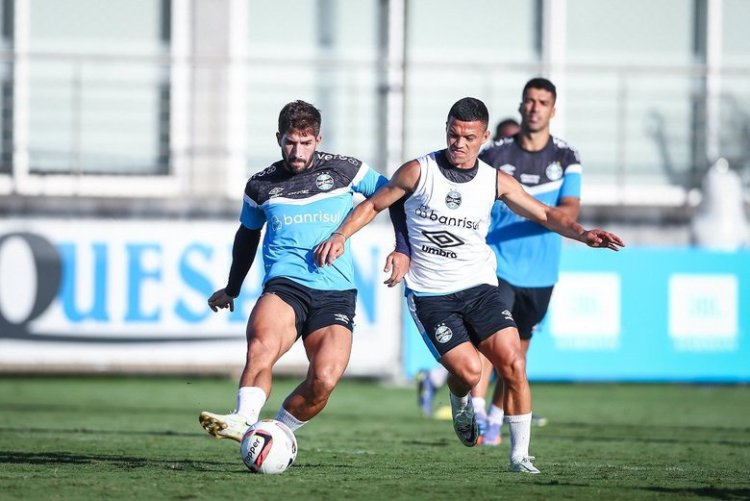 Lucas Silva participa de treino do Grêmio e pode voltar contra o Cruzeiro