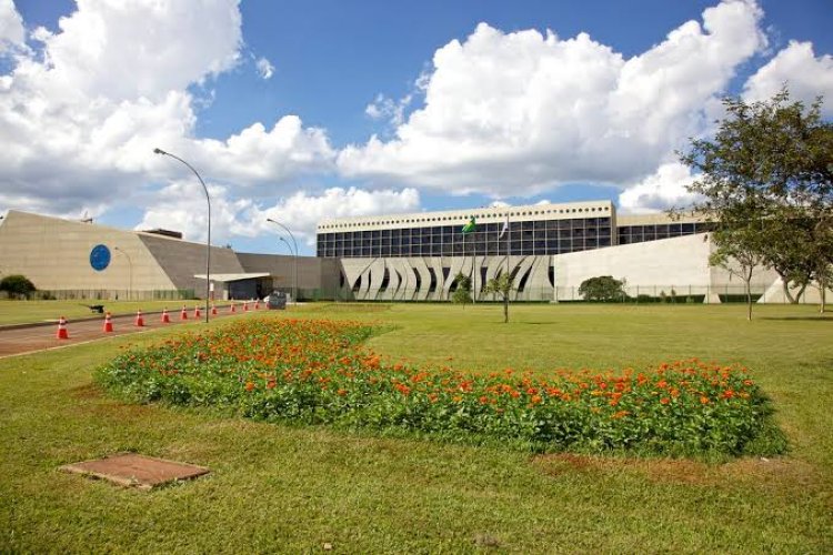 Apesar de ordem de Mendonça, STJ mantém julgamento e toma decisão sobre impostos que pode render R$ 90 bilhões ao governo