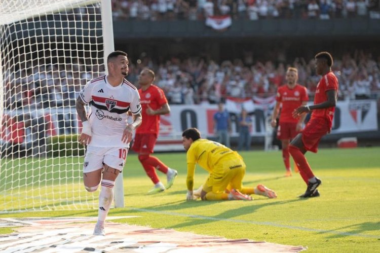 Em jogo apático, Inter perde para o São Paulo por 2 a 0 e cai para sétimo na Série A