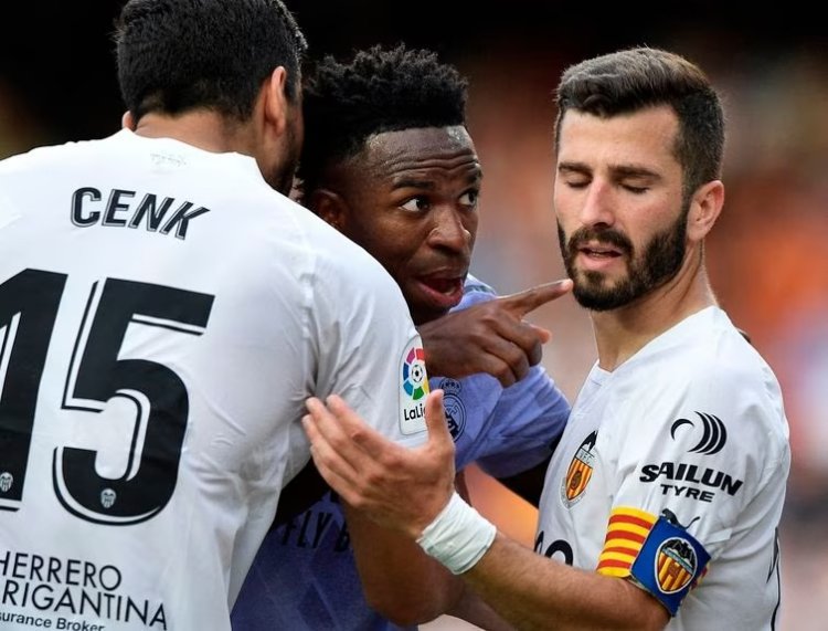 Comitê anula expulsão de Vinicius Jr. após racismo e fecha setor de estádio do Valencia