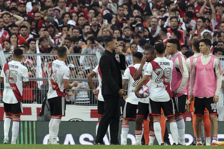 Jogo do River Plate é suspenso após morte de torcedor no Estádio Monumental