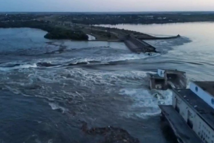 Colapso de represa na Ucrânia arrasta guerra para terreno perigoso e desconhecido