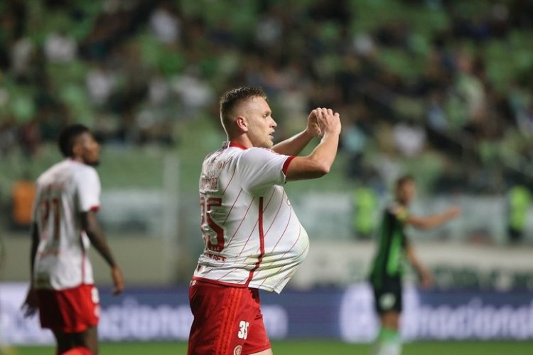 Internacional vence América-MG de virada e chega à terceira vitória seguida