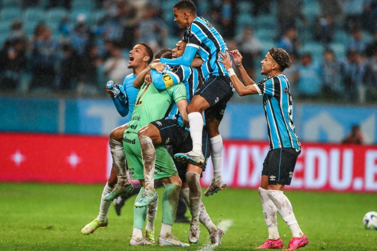 Nos pênaltis, Grêmio vence Bahia e garante vaga nas semifinais da Copa do Brasil