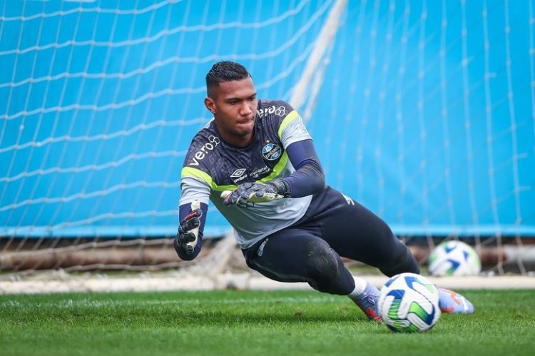 Grêmio negocia empréstimo de Adriel ao Bahia