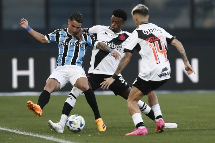 Grêmio perde para o Vasco e deixa o G-4 do Brasileirão