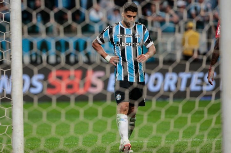 Suárez passa em branco em queda do Grêmio e se aproxima de maior jejum por clubes na carreira