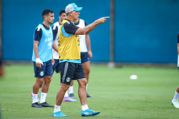 Com mistério sobre a escalação, Grêmio treina para estreia na Copa do Brasil