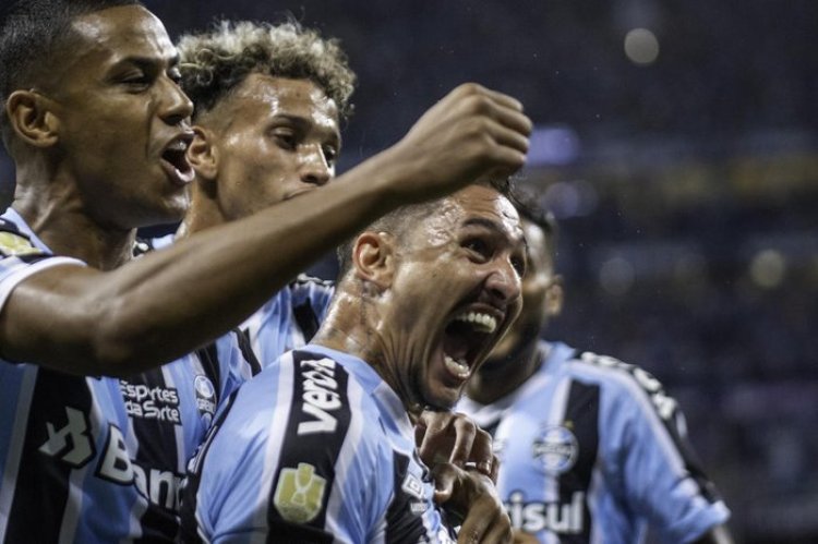 Carballo marca no fim e garante vitória do Grêmio no Gre-Nal 438