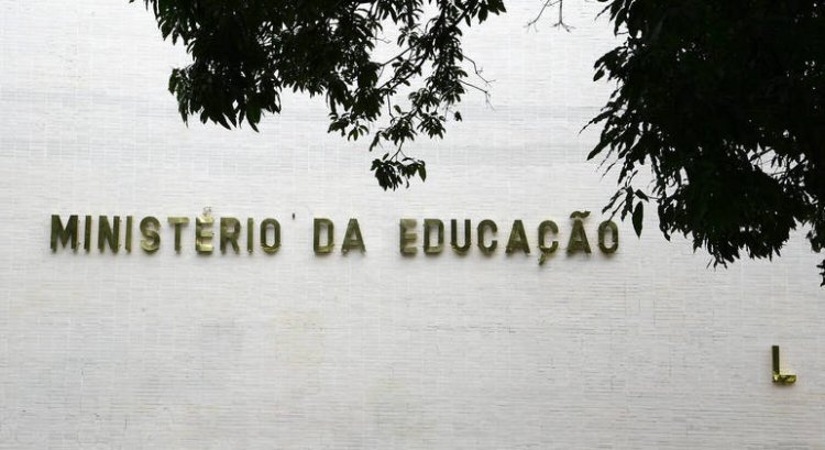 Governo Lula vai suspender implementação do novo ensino médio e mudanças no Enem