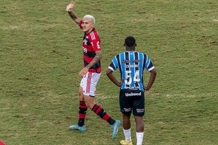 Grêmio é goleado pelo Flamengo e sai do G-4 do Brasileirão