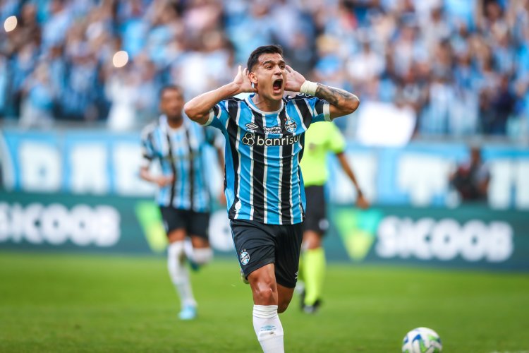 Grêmio goleia Coritiba e assume vice-liderança do Brasileiro