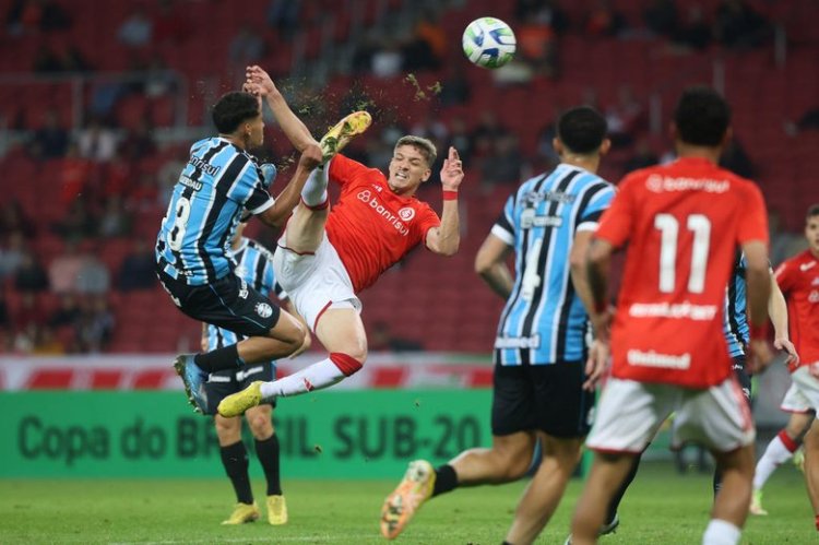 Após golaço em Gre-Nal Sub-20, Lucca recebe elogio de Rafael Sobis e mira chance com Coudet no Inter